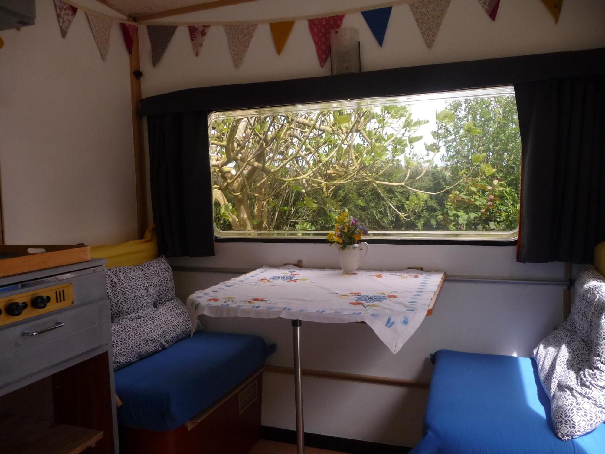 Bretagne Chambre D'Hotes Suite 53M2 Et Caravane Vintage Avec Cuisine Et Salle De Bains Privees Brittany B&B 53M2 Suite And Vintage Caravan Glamping With Private Kitchen And Bathroom Pleumeur-Gautier 外观 照片