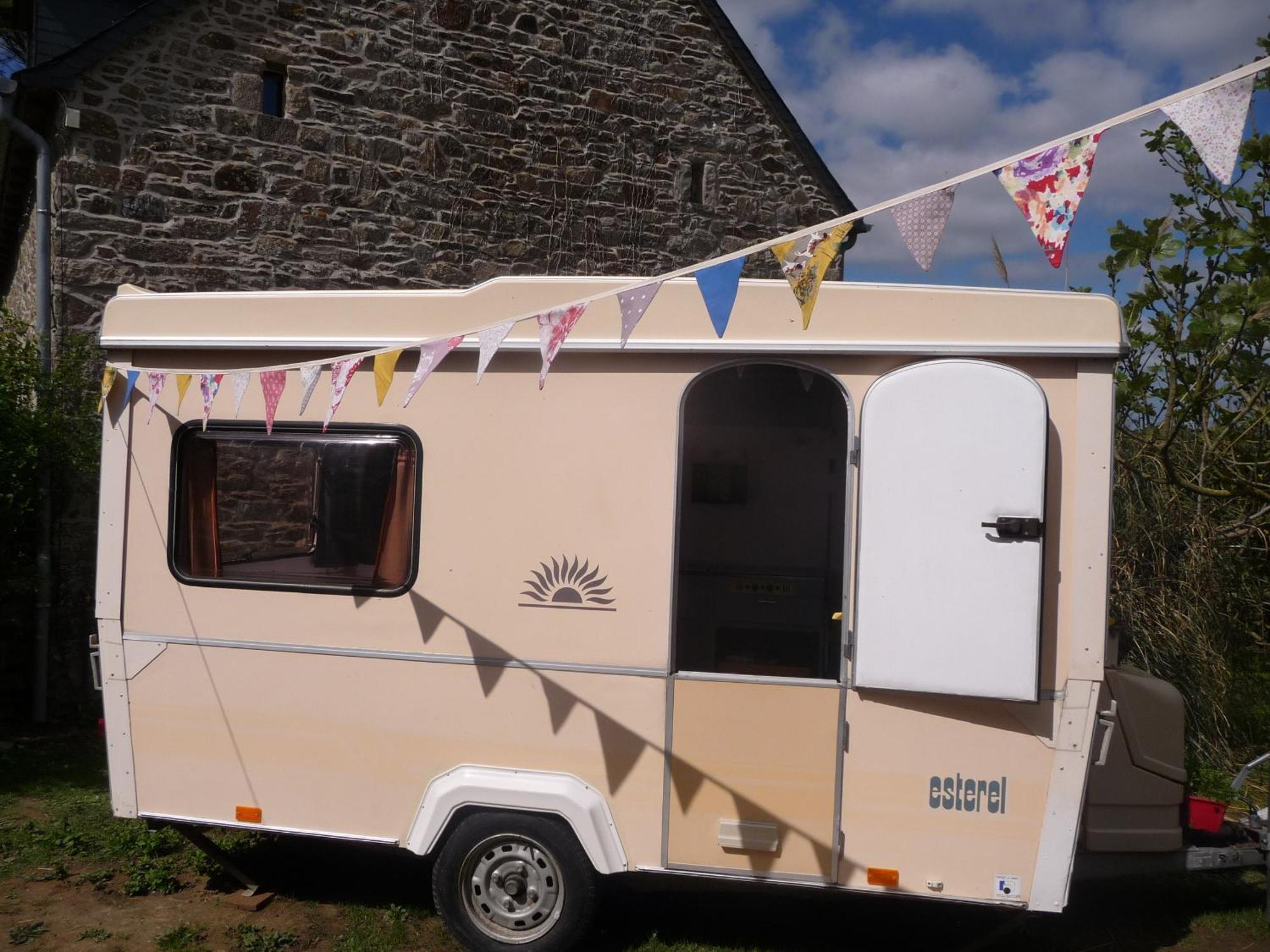 Bretagne Chambre D'Hotes Suite 53M2 Et Caravane Vintage Avec Cuisine Et Salle De Bains Privees Brittany B&B 53M2 Suite And Vintage Caravan Glamping With Private Kitchen And Bathroom Pleumeur-Gautier 外观 照片