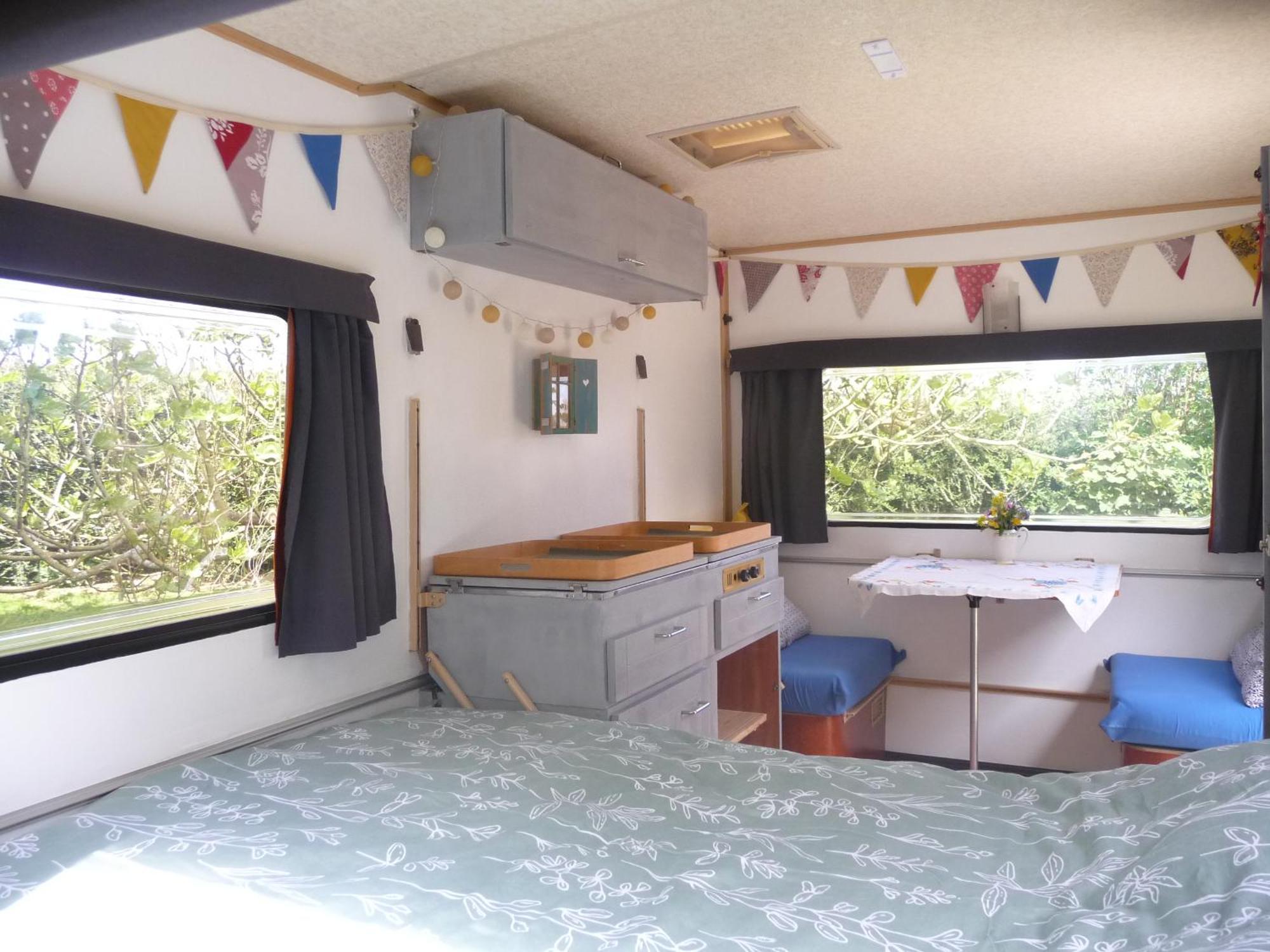 Bretagne Chambre D'Hotes Suite 53M2 Et Caravane Vintage Avec Cuisine Et Salle De Bains Privees Brittany B&B 53M2 Suite And Vintage Caravan Glamping With Private Kitchen And Bathroom Pleumeur-Gautier 外观 照片